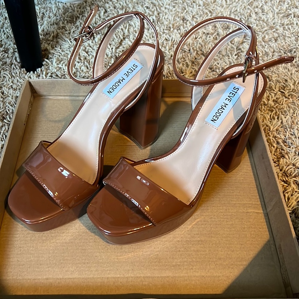 Lessa Steve Madden platform heels
